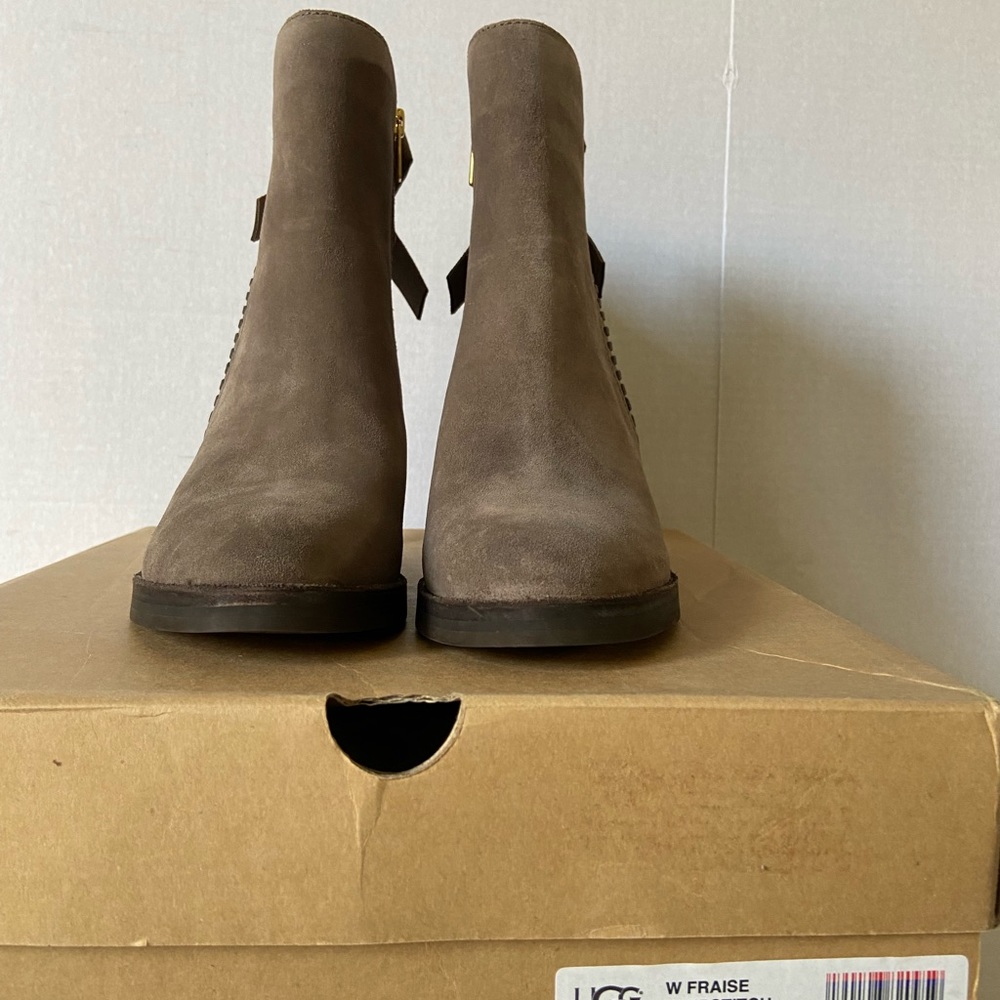 COPY - 🎄☃️🎄 SALE !!!! New UGG Women Fraise Whipstitch Boots.